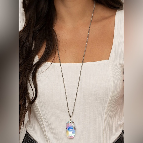 Paparazzi Iridescent Necklace - Picture 3 of 7